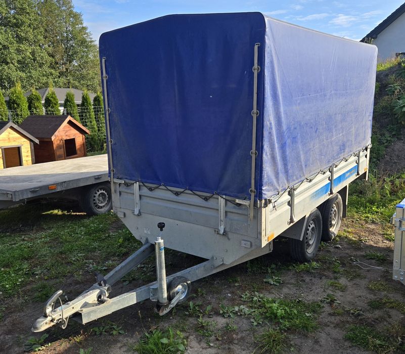 Wynajm przyczeka samochodowa z plandeką laweta z najazdami mocna borty