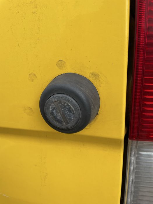 Магніт, відбійник задніх дверей на кузові Sprinter W906 310 313 316