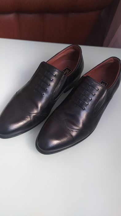 Eleganckie czarne buty.