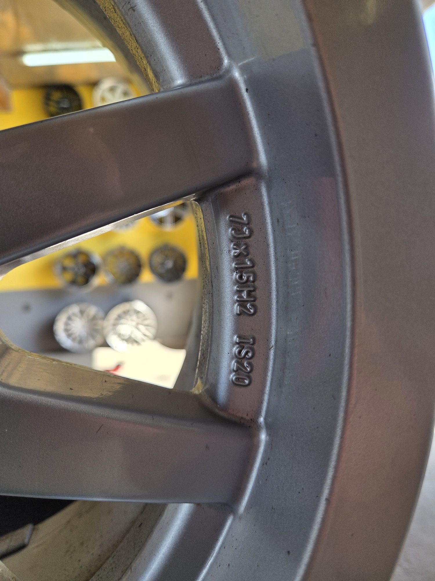 Felgi Aluminiowe 5x120 7Jx15 ET20 Bmw BBS