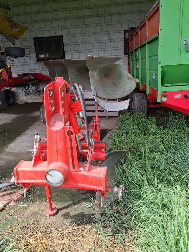 Pług 4 skibowy Vogel Noot M 950 

Pług w st
