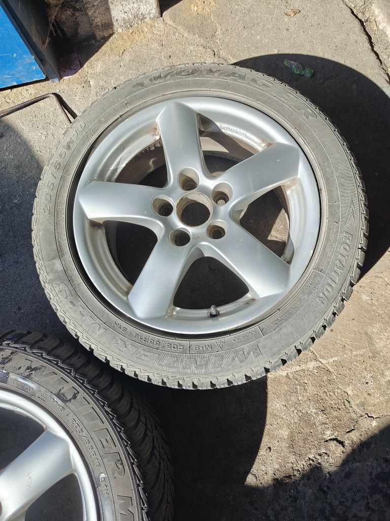 Opony zimowe z felgami 205/55 R16 5x112