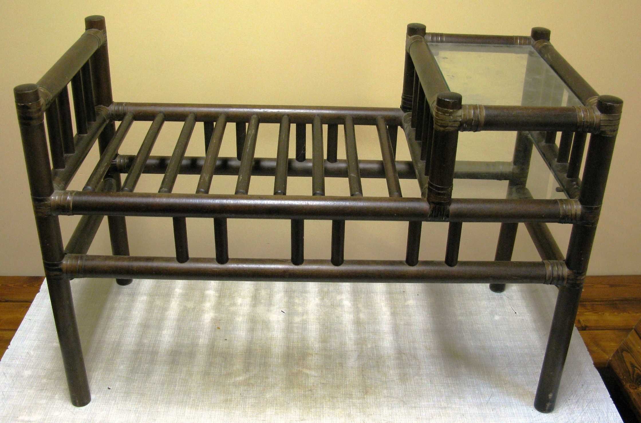 Siedzisko ławeczka stylizowana na rattan z półeczkami