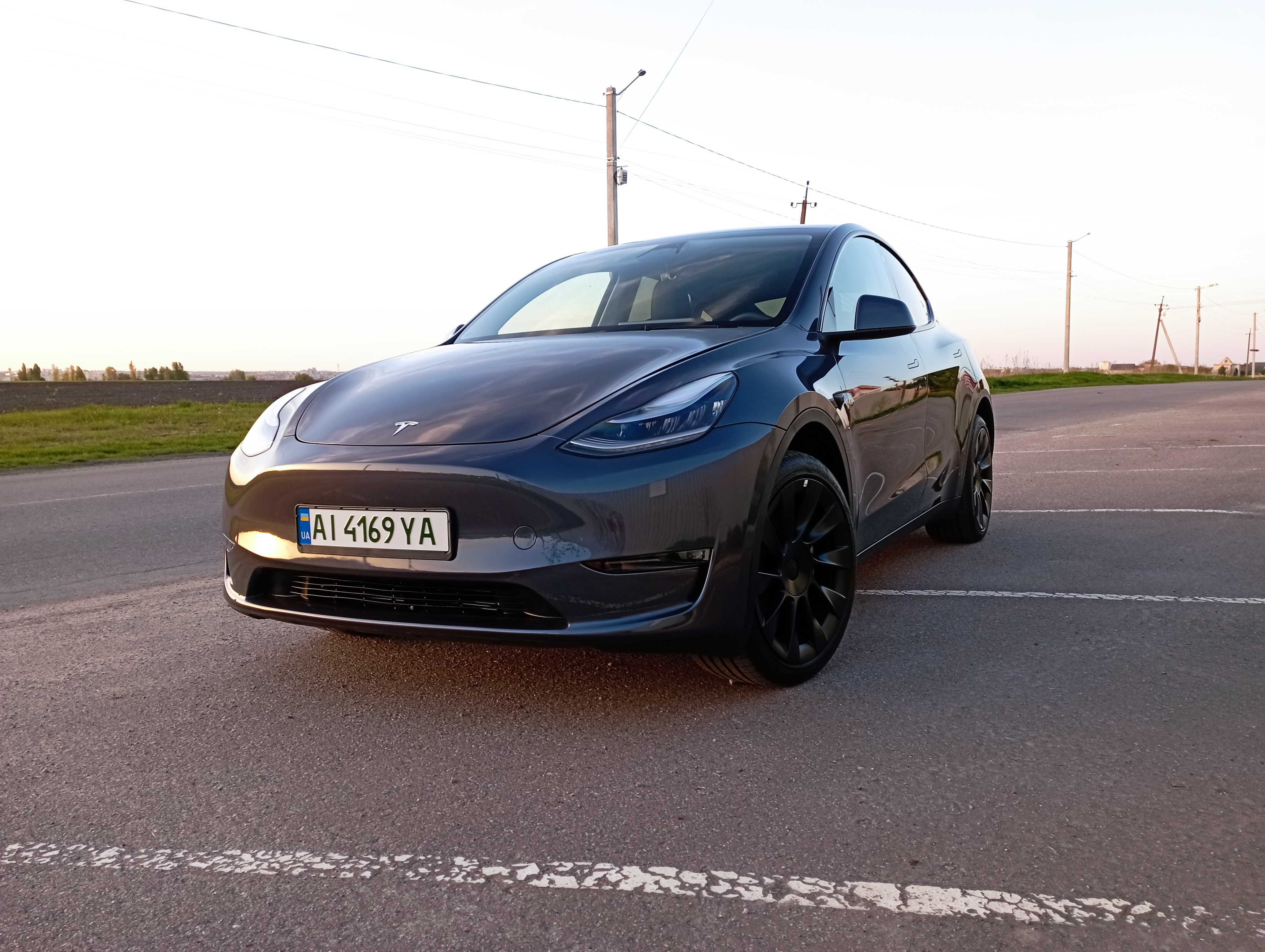 Tesla Model Y 2023