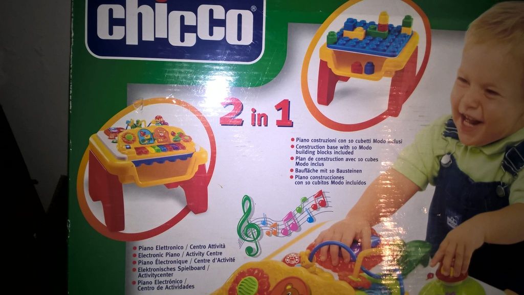 Mesa de atividades CHICCO com piano e base de construções