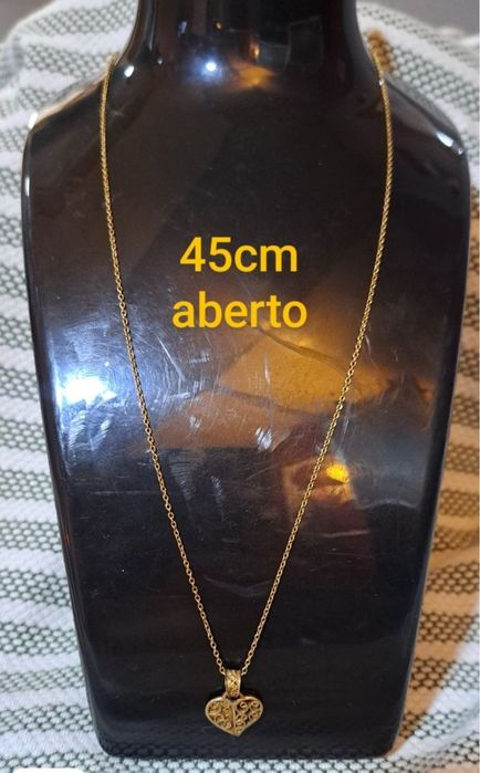 Fios em Prata dourada contrastada.