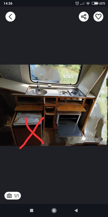 Wyposażenie kampera lodówka, kuchenka, zlew, poduszki, schowki