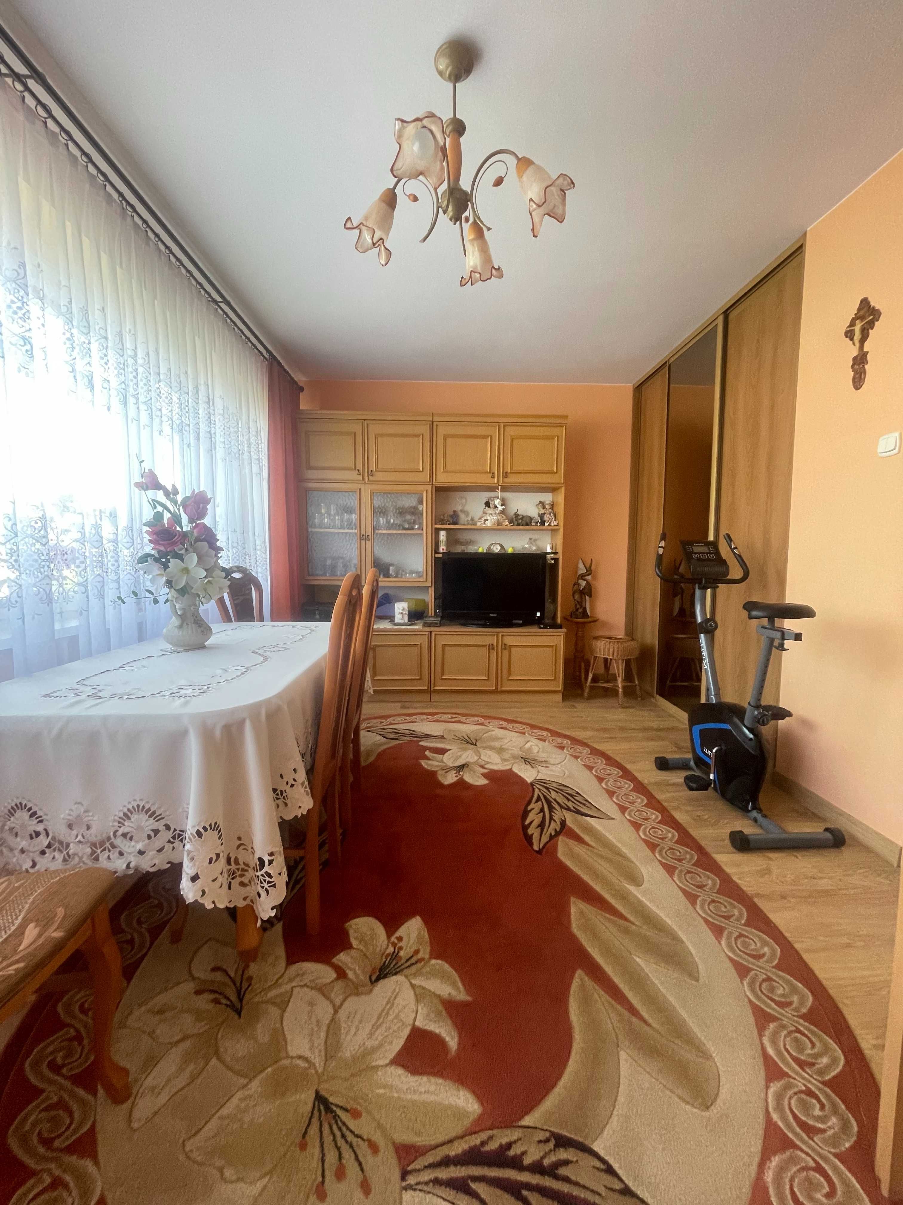 Mieszkanie w centrum Brzezin, 3 piętro, gotowe do wprowadzenia, balkon