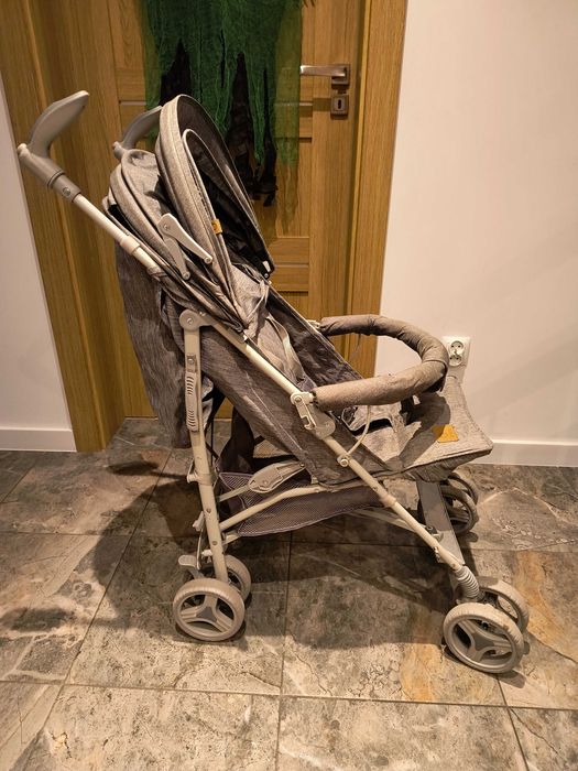 Wózek spacerowy typu parasolka