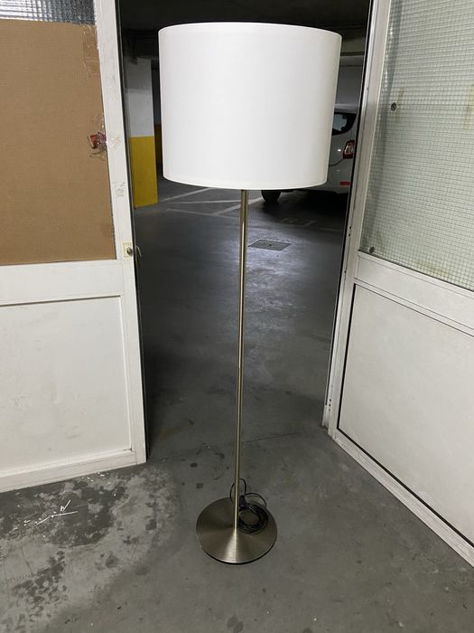 Candeeiro de pe alto do ikea