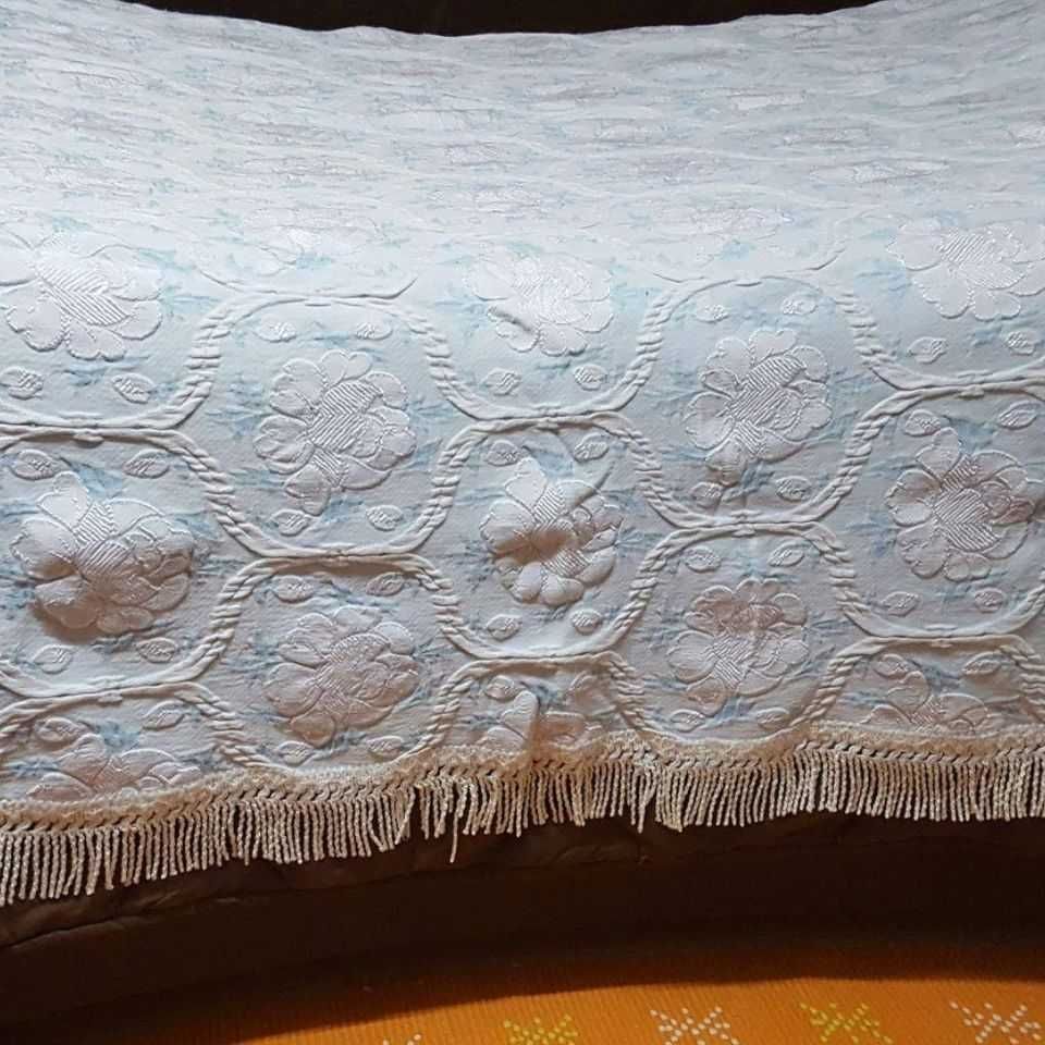Vende-se Colcha Cama de Casal