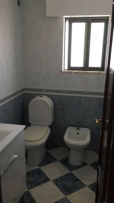 Oportunidade! T1+1 com Sótão, Varanda Total e a Minutos do Mar