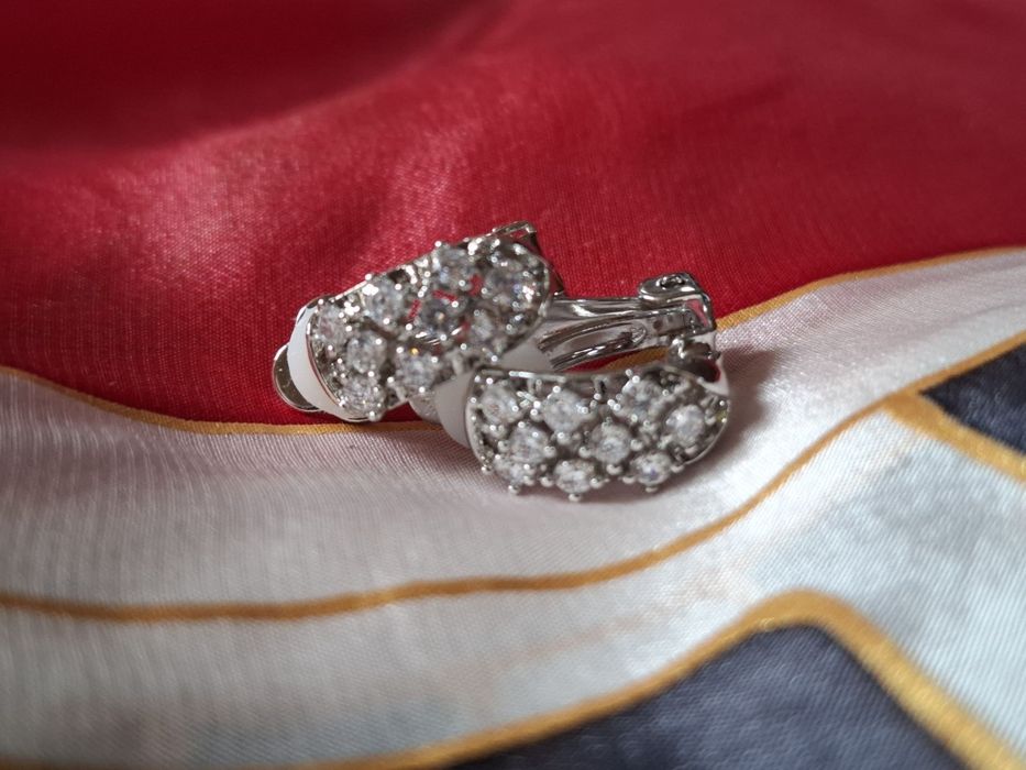 Кліпси в золотому та сріблястому тоні на вухо