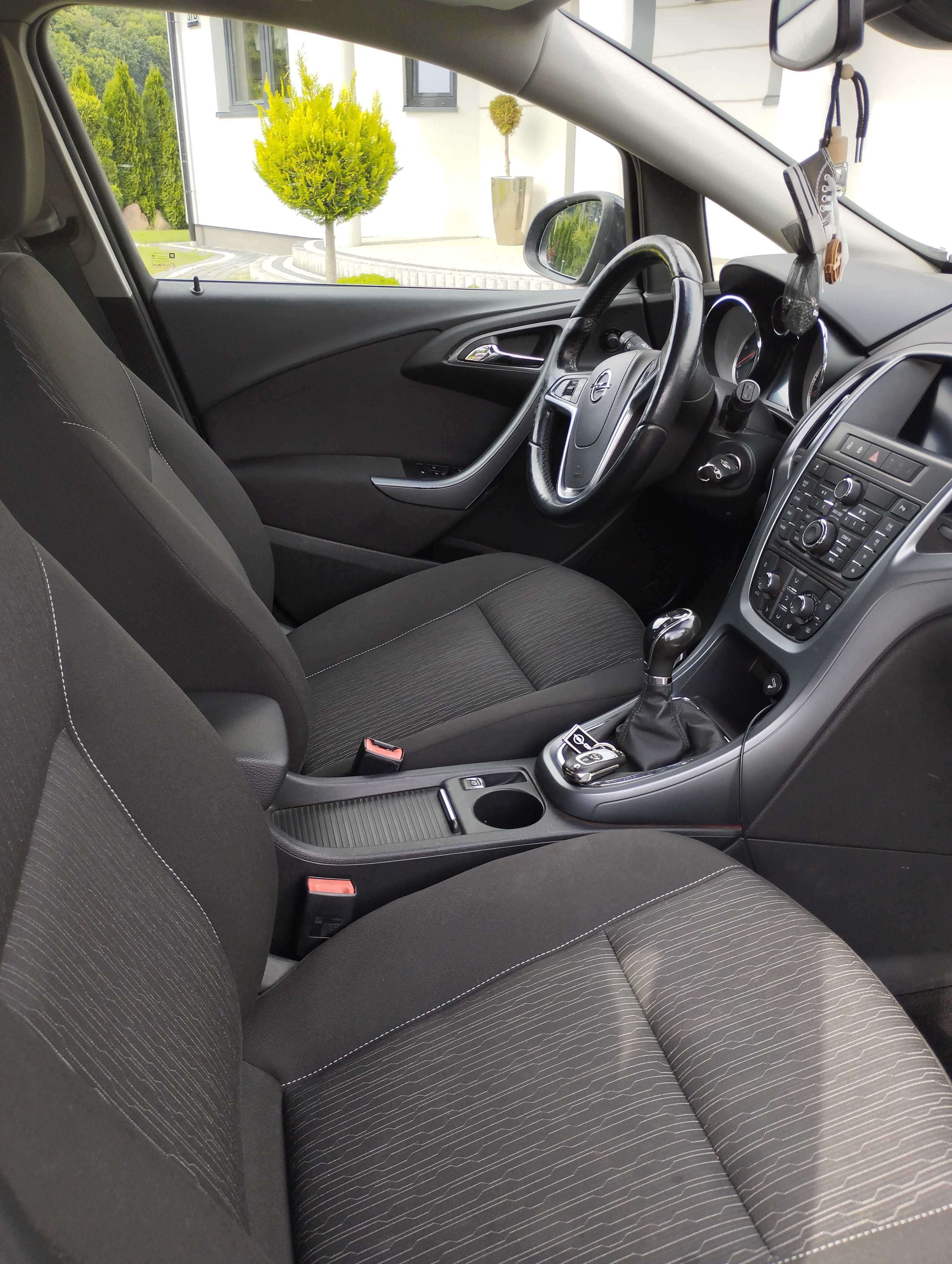 Opel Astra J Kombi CDTI 131 KM / 209 tys. / Bogate wyposażenie