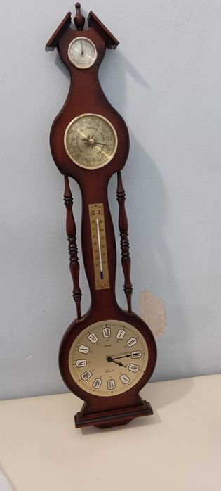 Estação de  meteorologia muito bonita e em bom estado.