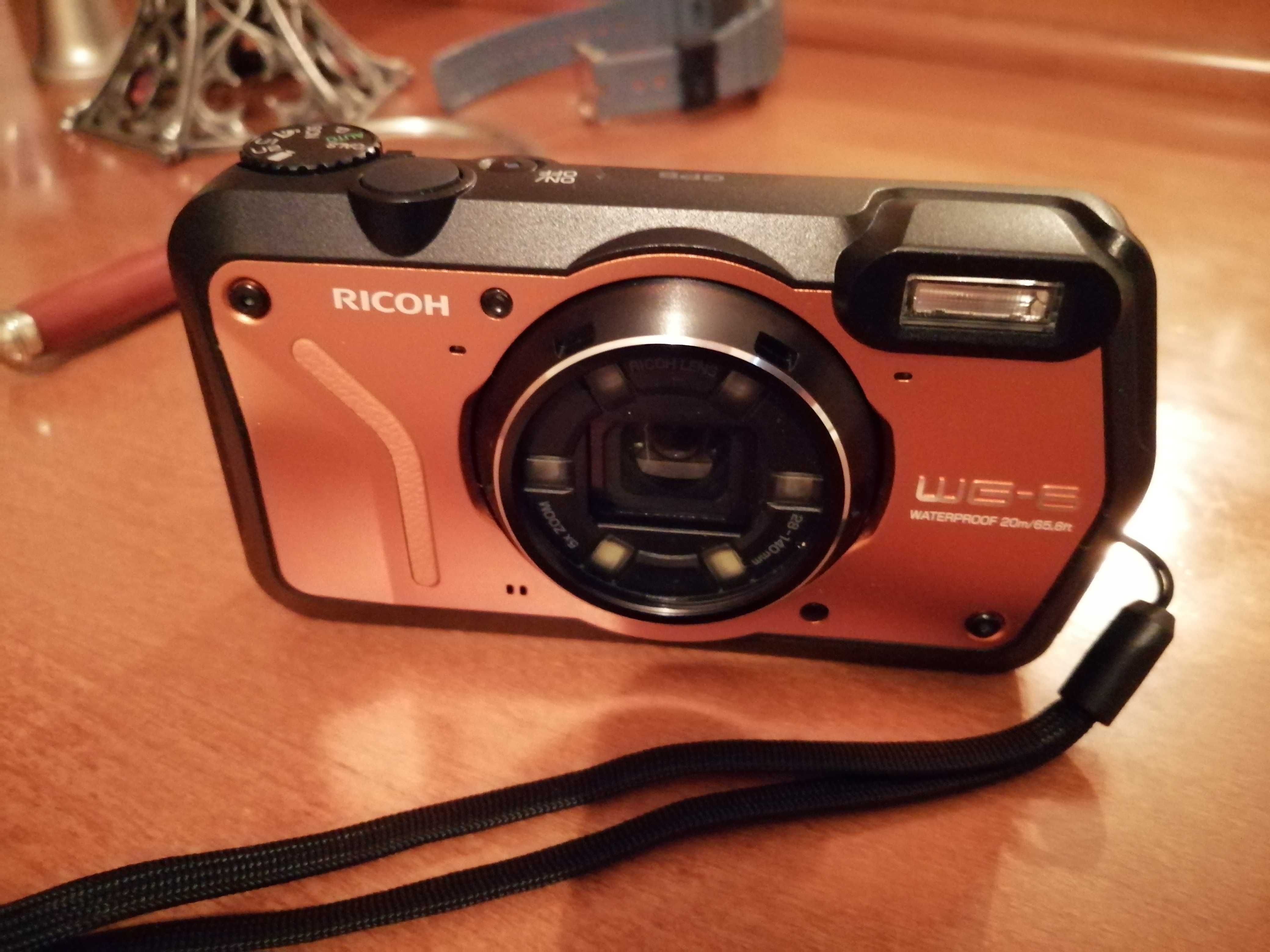 Máquina fotográfica compacta subaquática Ricoh wg-6