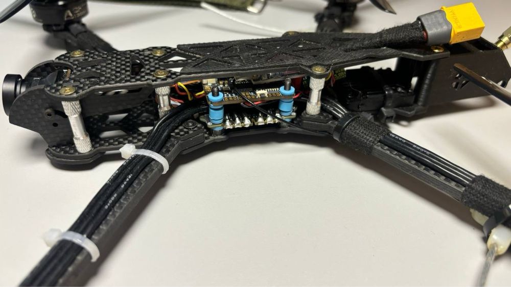 Продам фпв дрон elrs, є різні комплектації fpv (в наявності кількість)