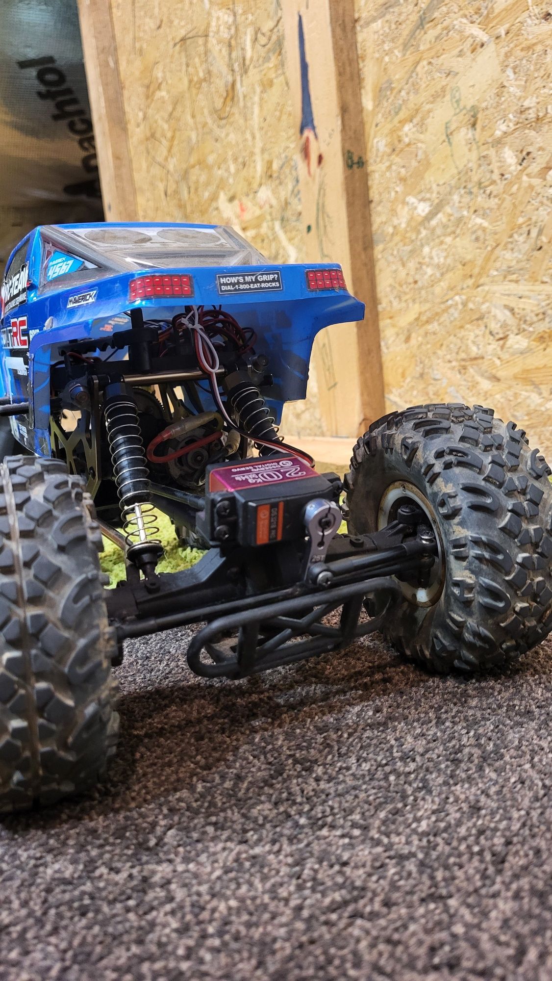 Model RC scout crawler Maverick