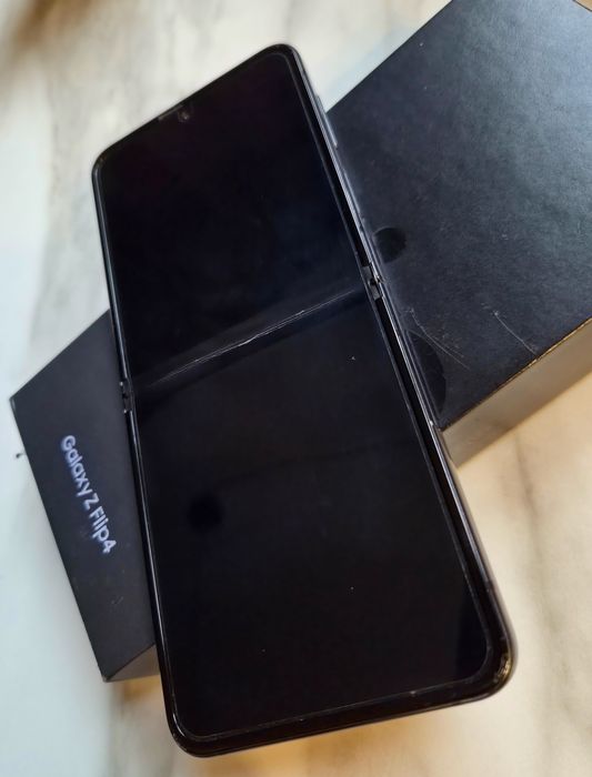 Samsung Flip 4 w dobrym stanie