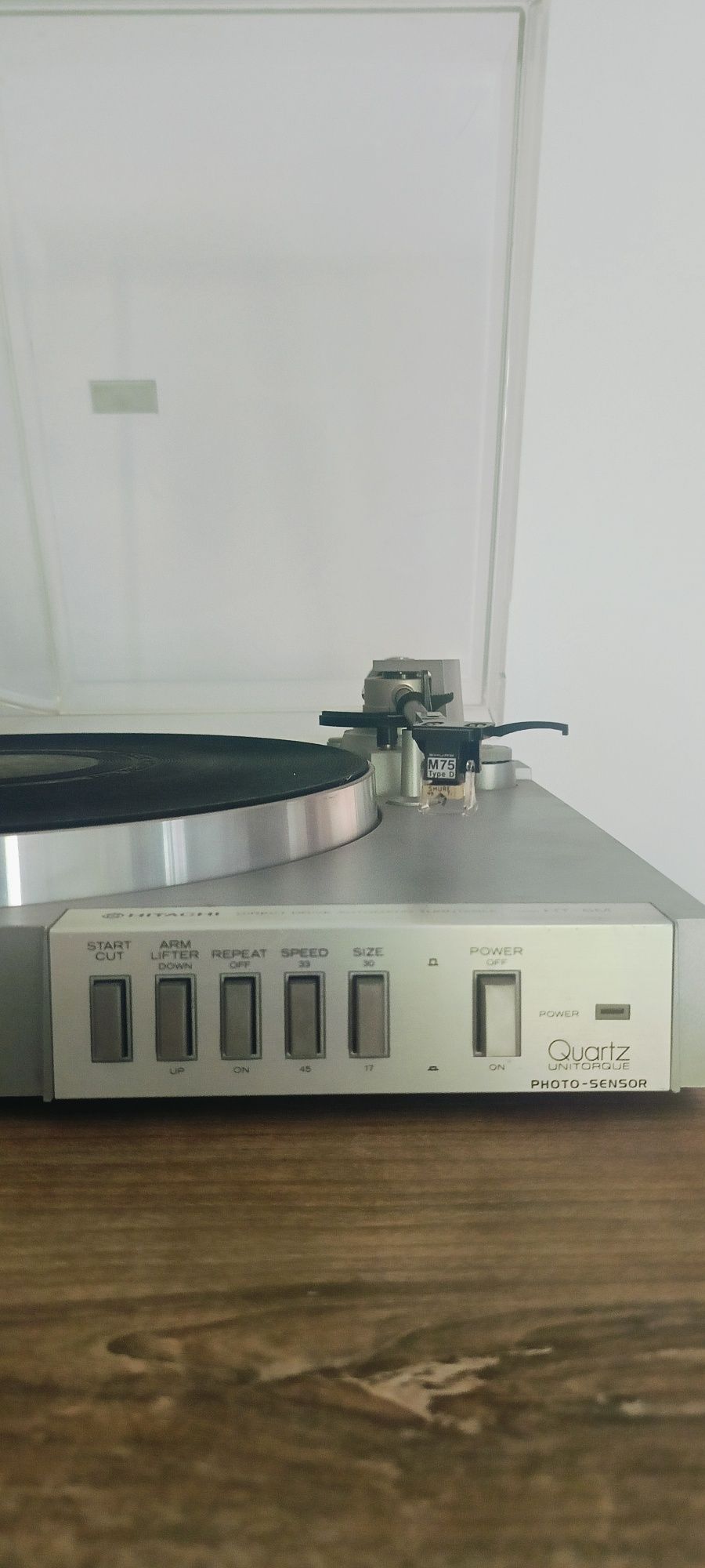 Gramofon Hitachi HT-6M
