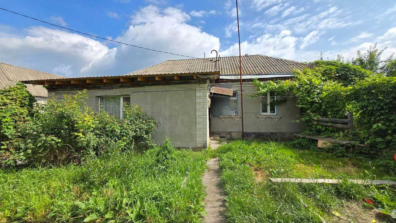 Продається будинок у районі центрального ринку.