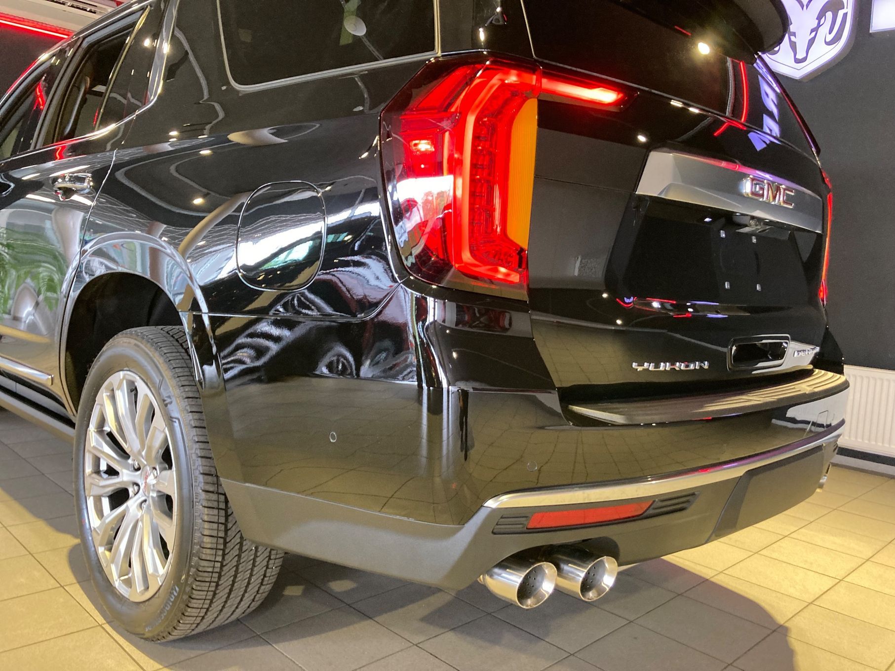 GMC Yukon Denali! 6.2 V8! 426 KM! Pneumatyka! Salon PL! Gwarancja! Black + Chrom