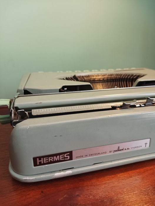 Máquina de escrever Hermes Baby