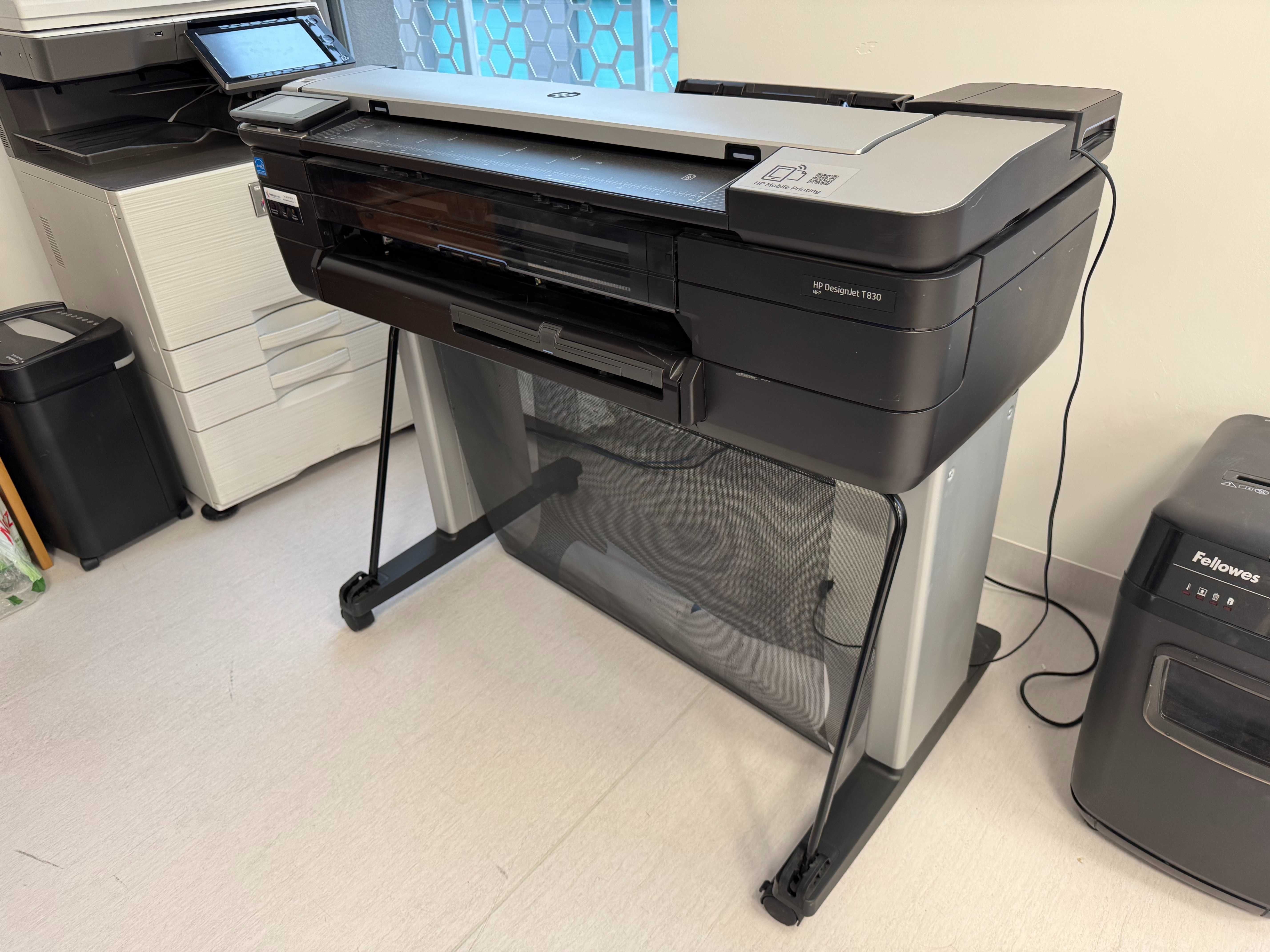 HP DesignJet T830 – Wszechstronna drukarka wielkoformatowa Jak Nowa