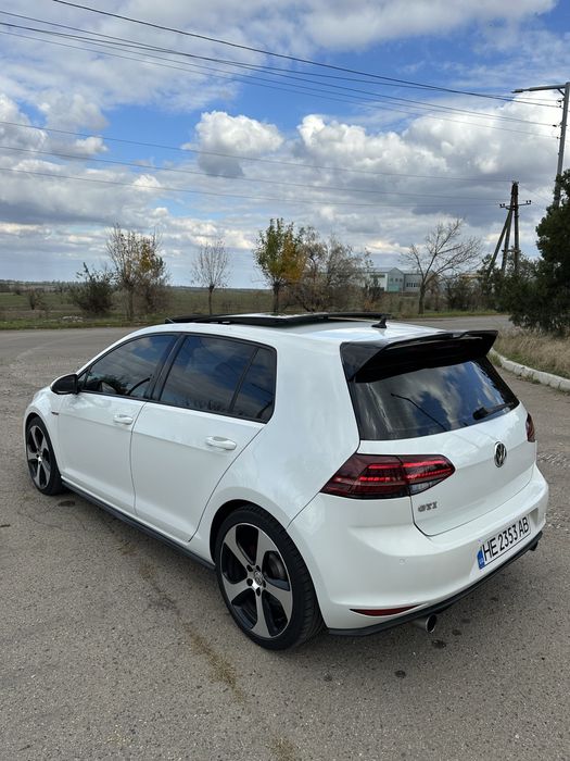 Volkswagen Golf GTI 7