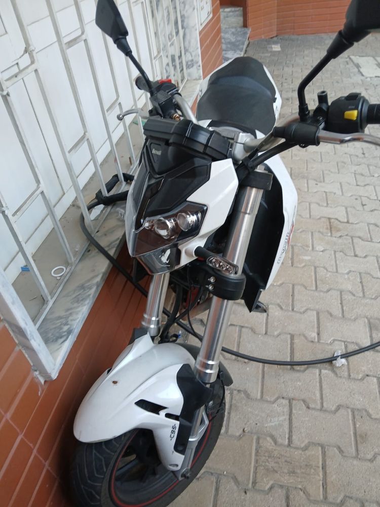 Vendo ou troco Benelli tnt 125