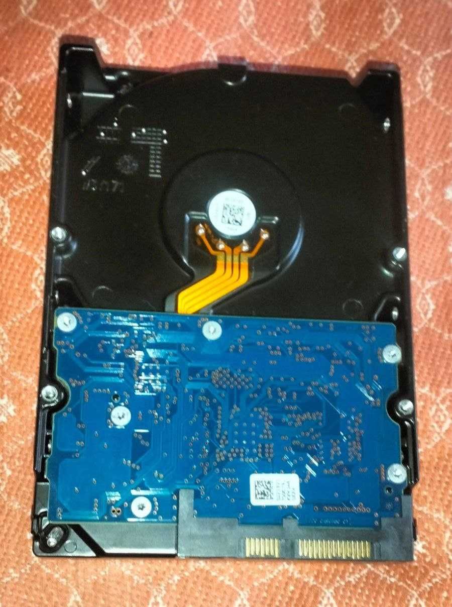 Жорсткий диск на 2 ТБ TOSHIBA DT01ACA200