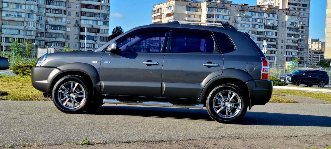 Продам свой Hyundai Tucson  2.7 top version (Возможен Обмен)