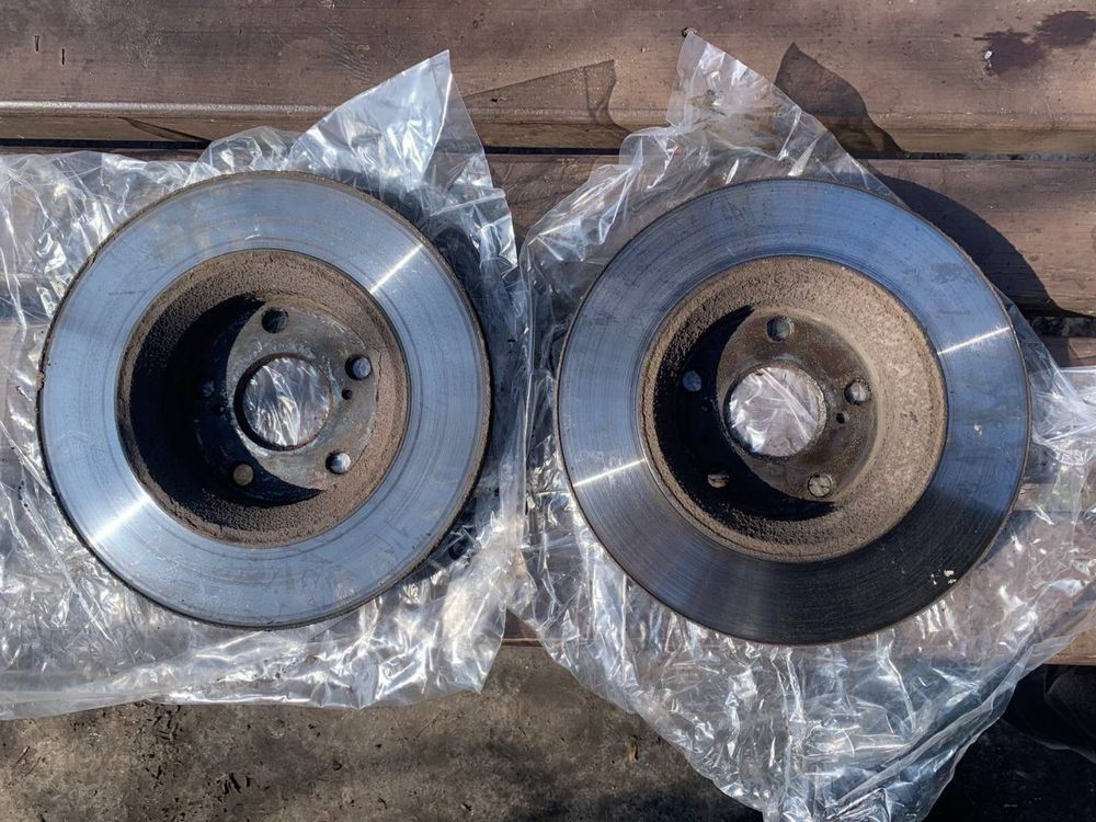Гальмівні диски на Тойота Авенсіс т25.(б/в)
