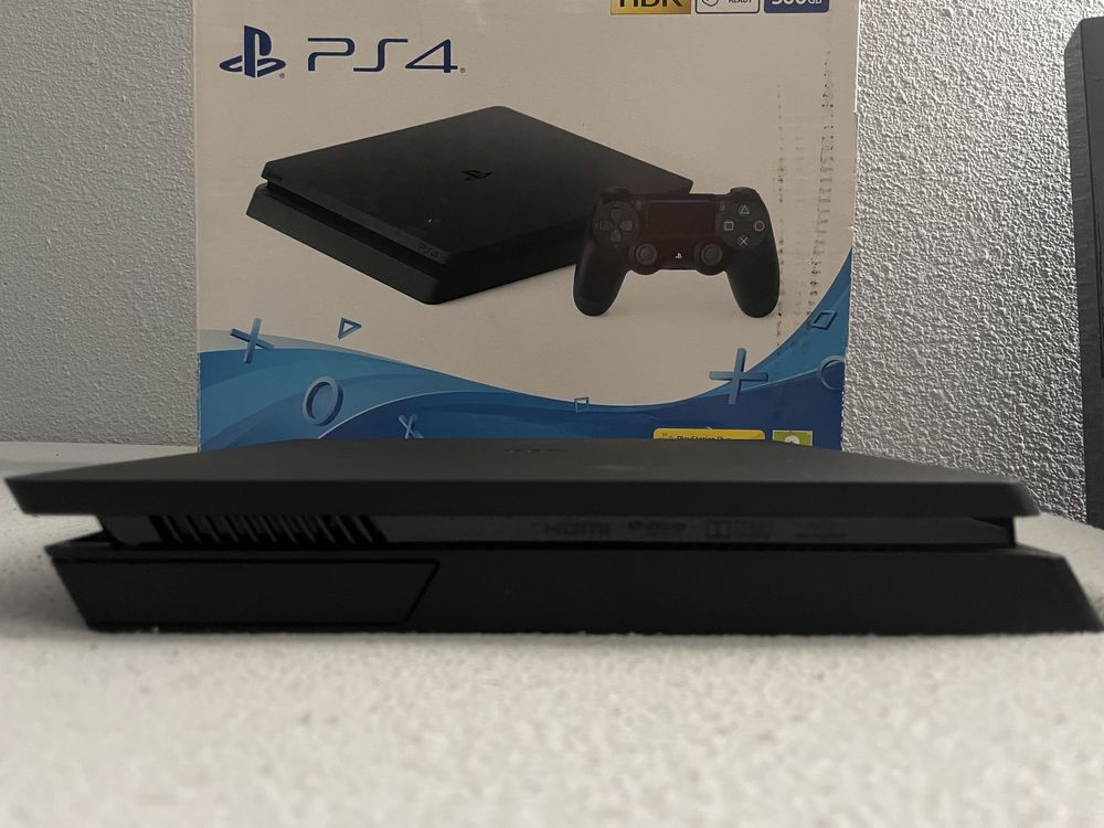 Playstation 4 Slim 500GB - como nova