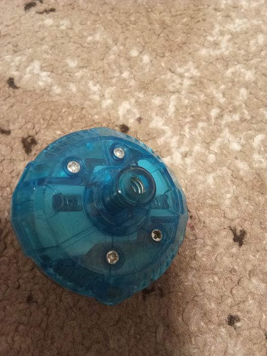 Продаю бейблейд волтраєк