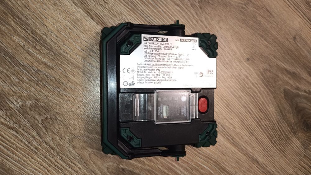 Reflektor pakrside halogen lampa Nowy uszkodzona
