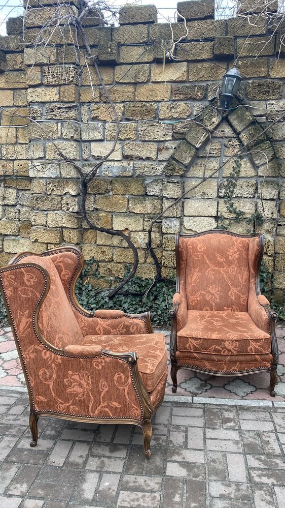Кресла вольтеровские и пуф, резное дерево, цена за кресло, из Европы