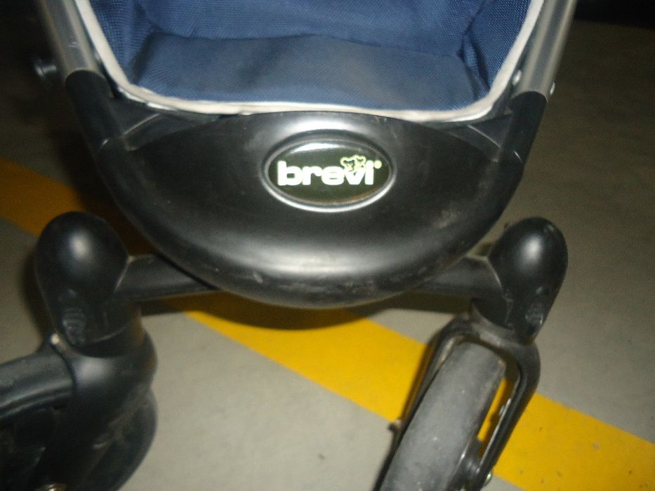 Vende-se carrinho de bébé