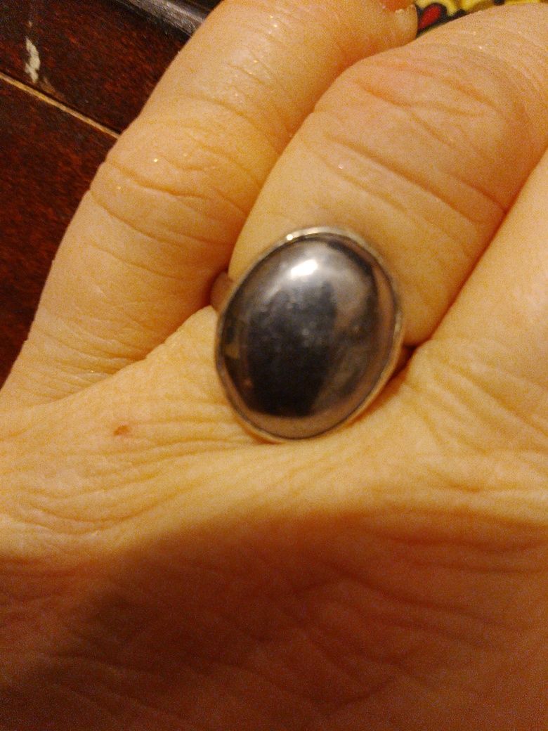 Srebrny pierścionek z hematytem