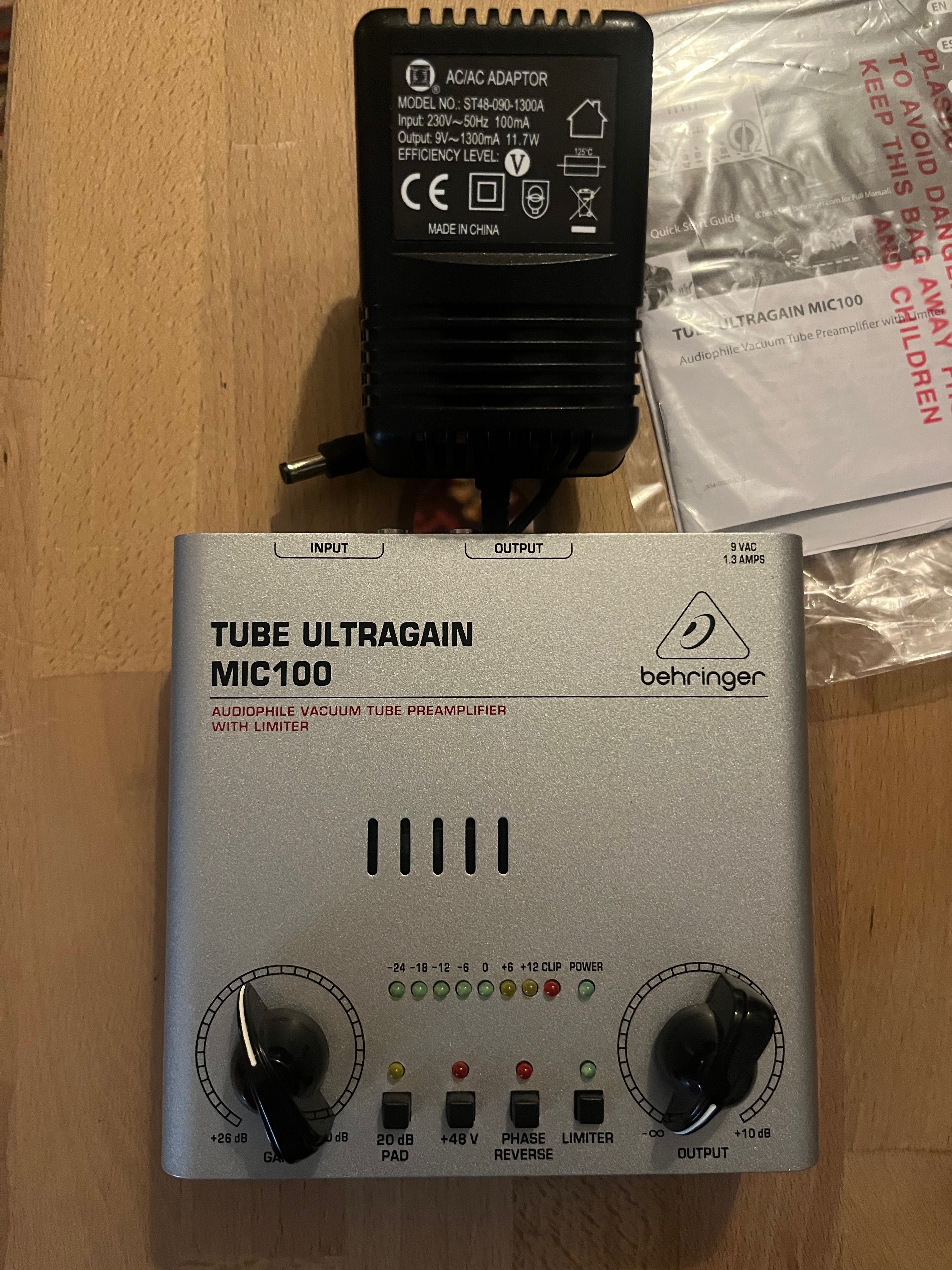 Pre amplificador a válvula Behringer Tube Ultragain Mic 100