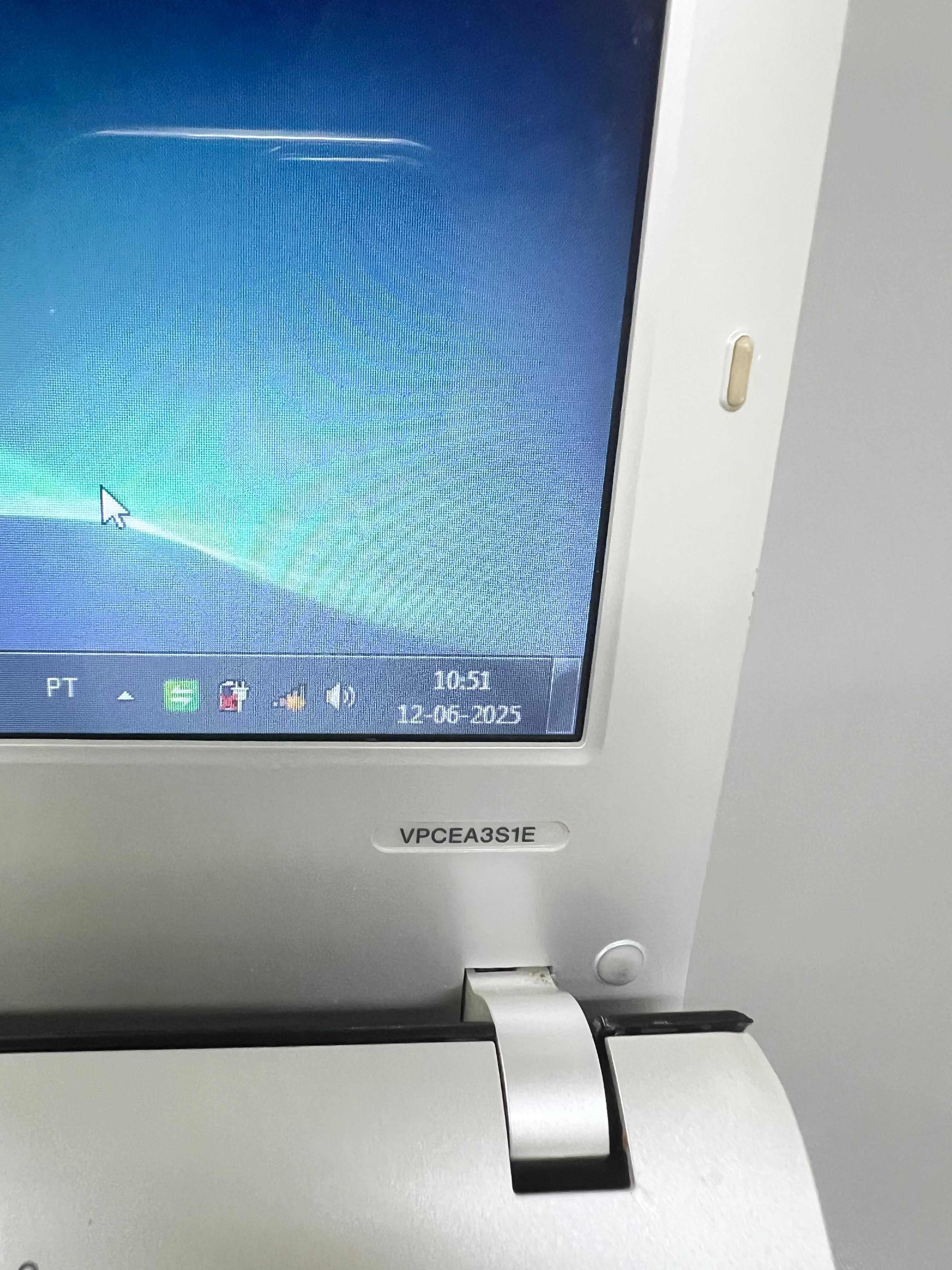 Computador portáctil Sony VAIO I3 VPCEA3S1E