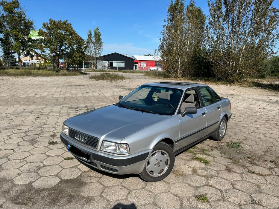Audi 80 AUTOMAT 2.0 benzyna 115 koni Szyberdach Nowe opony ZADBANY
