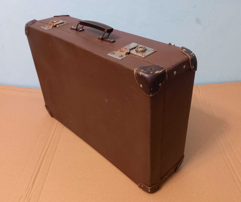 Zabytkowa walizka tekturowa dekoracja rekwizyt ANTYK 60x43x17 z PRL