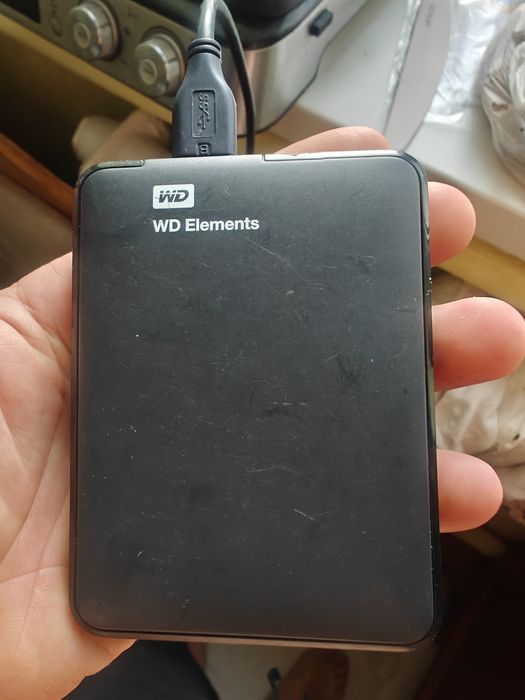 Завнішній жорсткий диск 1TB Western Digital Elements WDBUZG0010BBK-WES