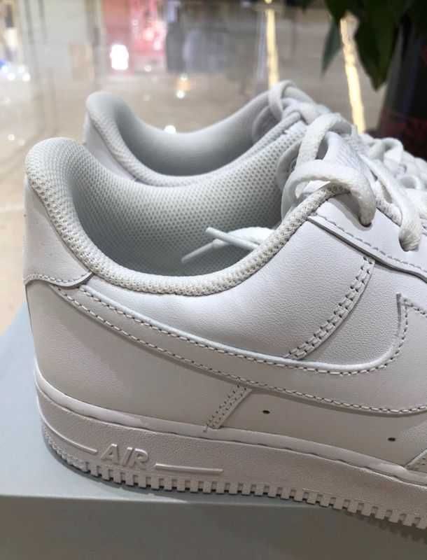 Uniseks/Trampki/Damskie/Nike Air Force 1 Low '07 White R.44.5