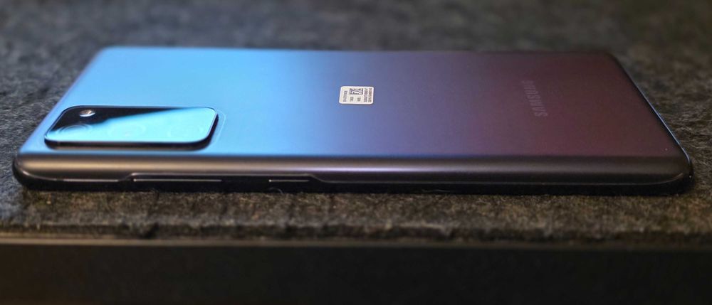 Samsung Galaxy S20 FE 128GB com 5 capas