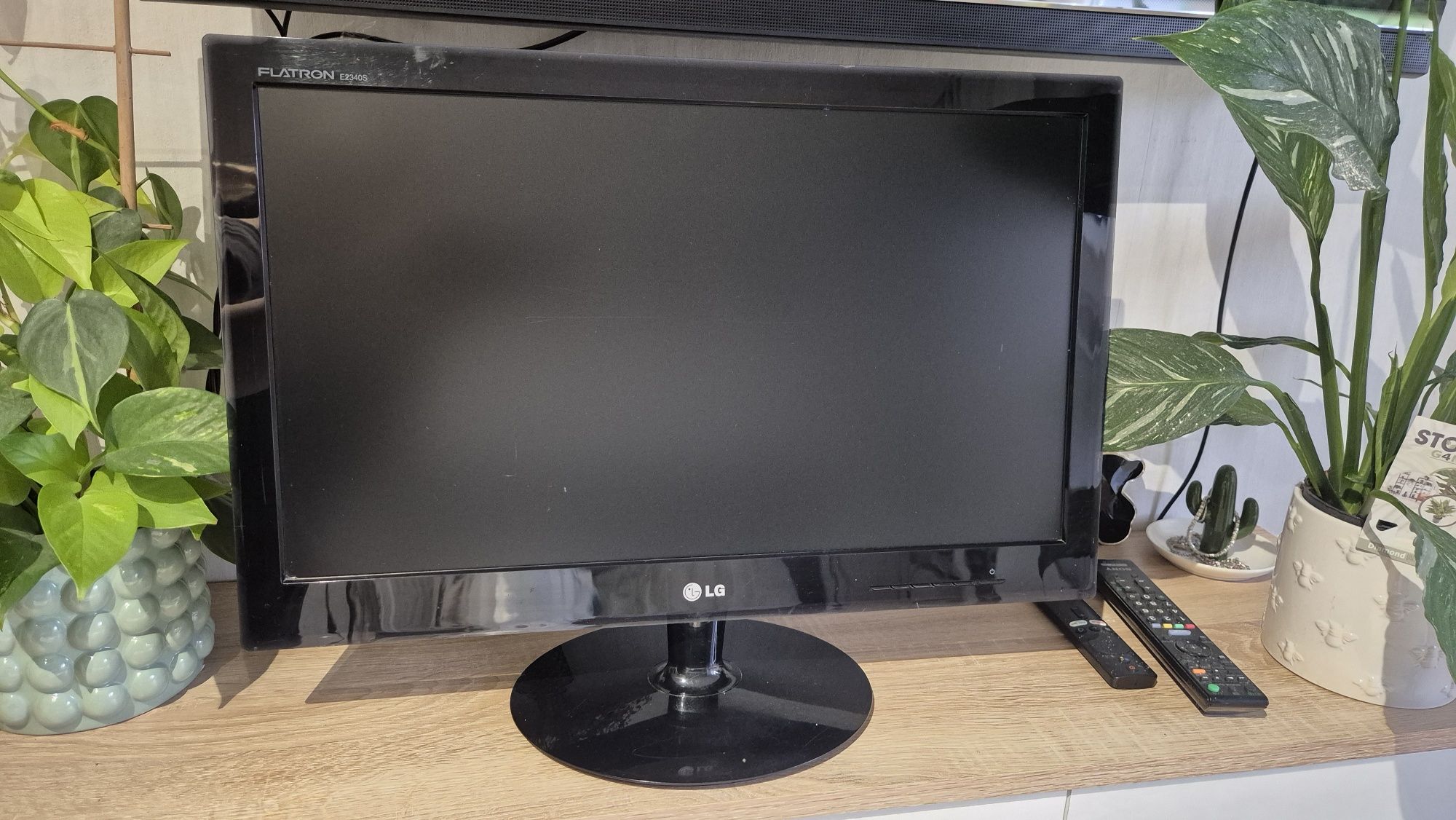 Monitor LED LCD firmy LG, seria E40