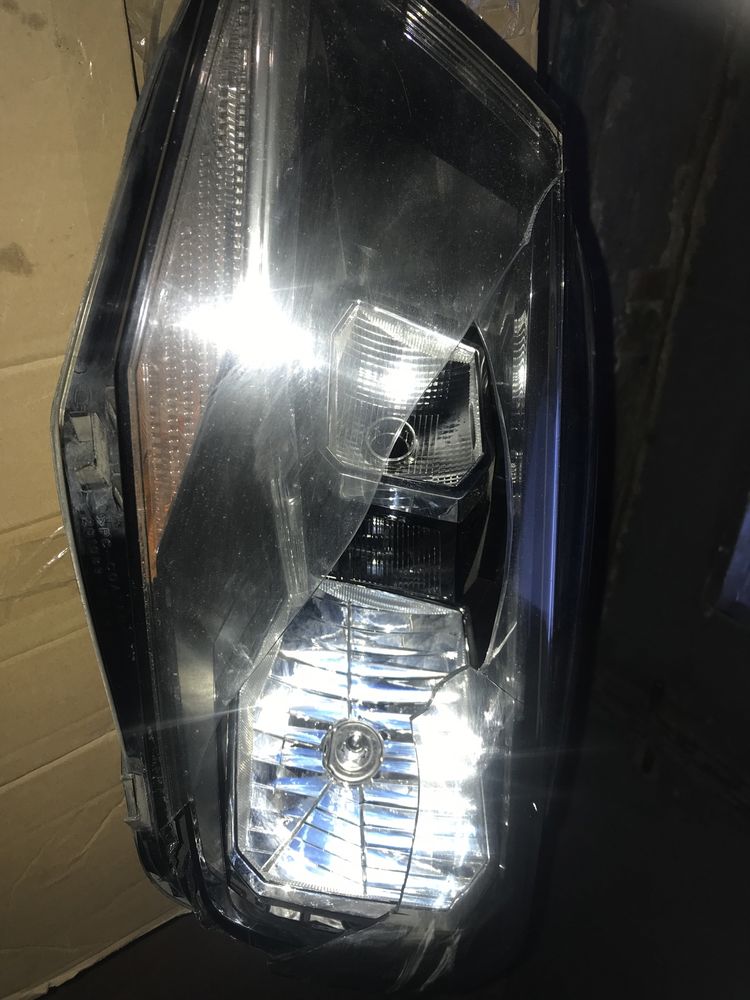 Продам ліву фару W caddy,розбите скло,ціна: 500 грн.