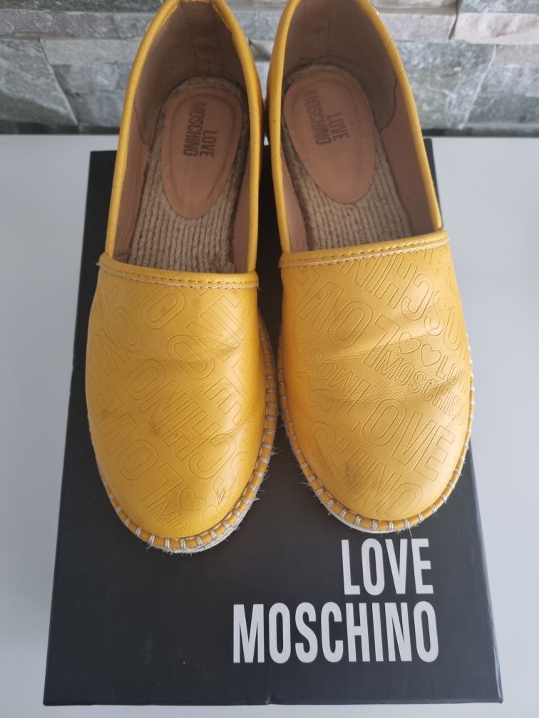 Alpercatas love moschino