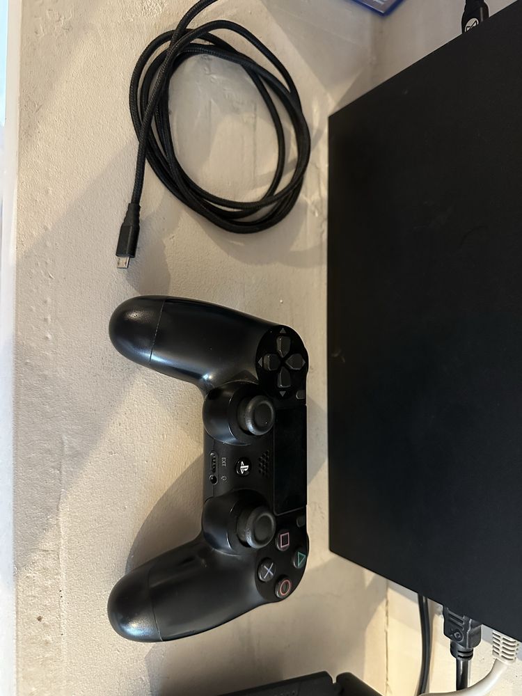 konsola playstation 4 pro pad 5-gier zestaw